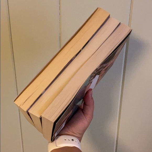 Gossip Girl: The Carlyles Book Bundle - Picture 3 of 3